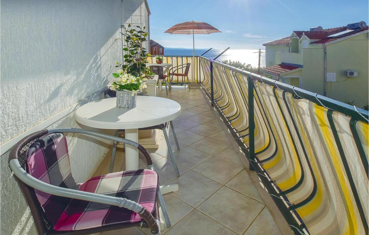 Lovely Apartment In Omis With Kitchenette Extérieur photo