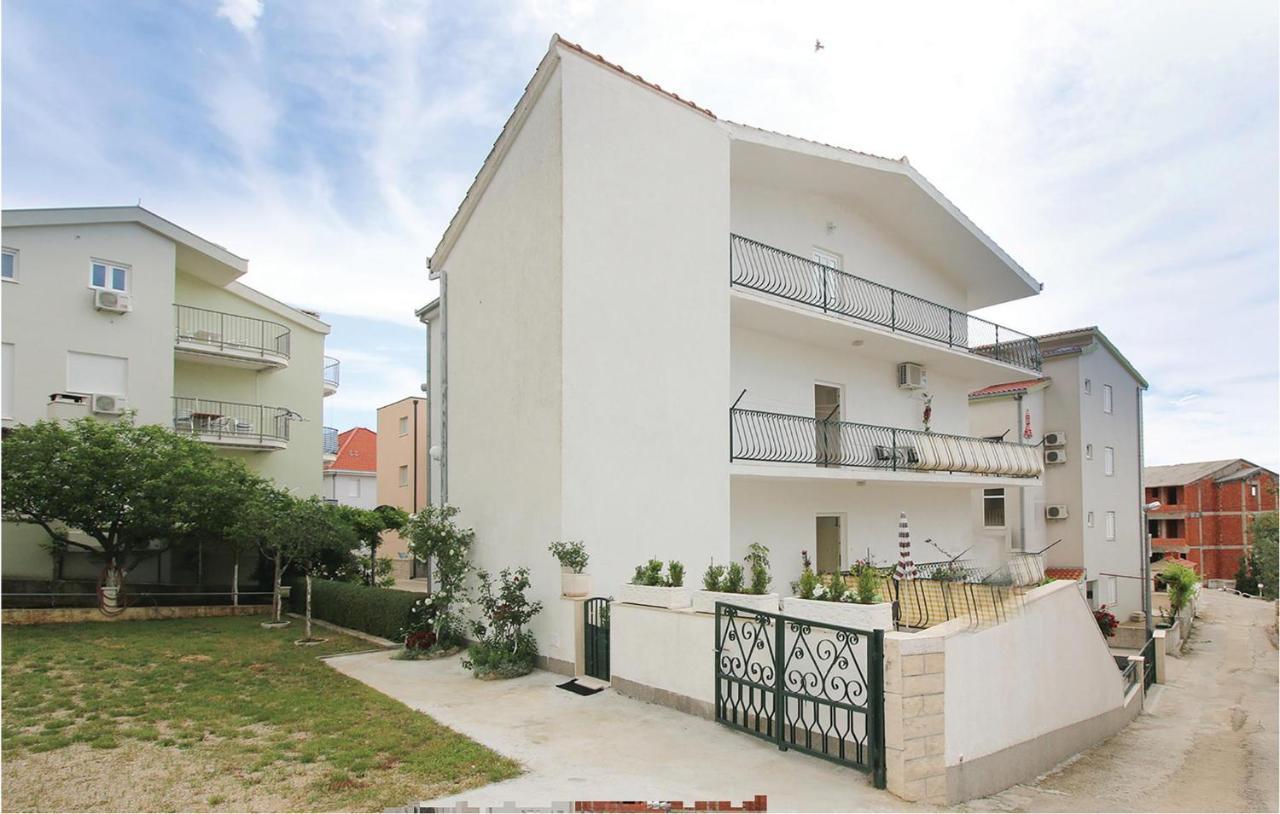 Lovely Apartment In Omis With Kitchenette Extérieur photo